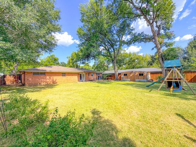 2002 Mimosa Drive, Corsicana, TX 75110
