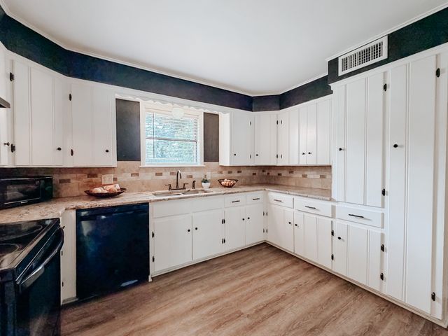 2002 Mimosa Drive, Corsicana, TX 75110