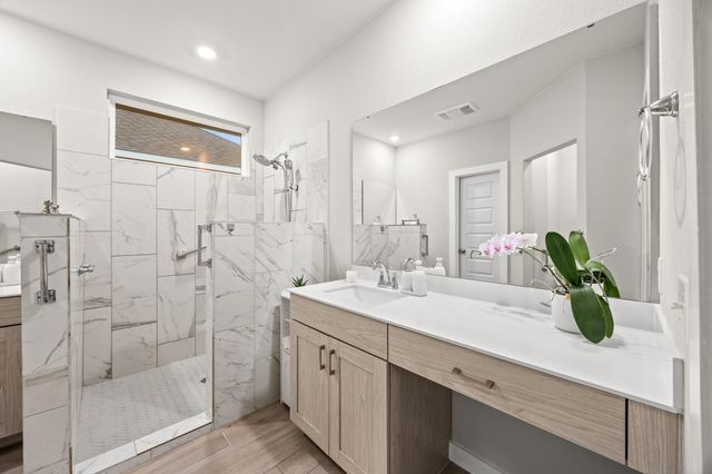 2005 Stirling ST, Leander, TX 78641