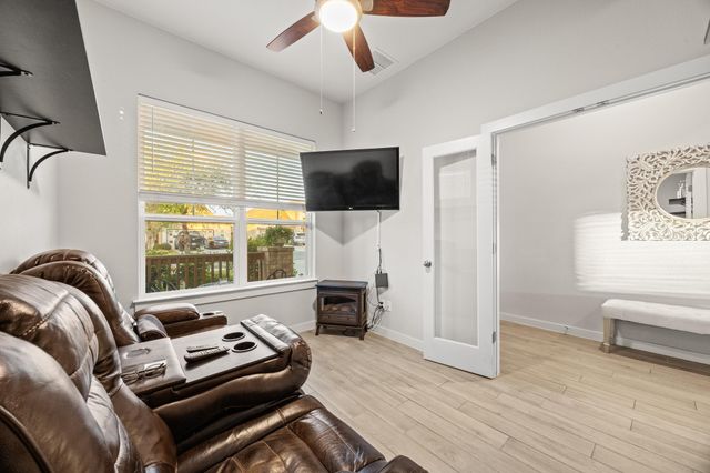 2005 Stirling ST, Leander, TX 78641