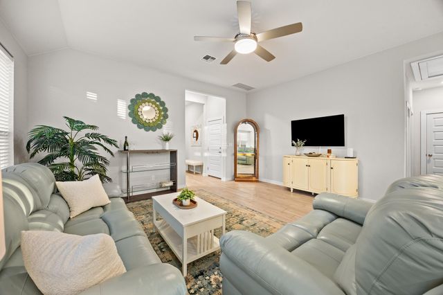 2005 Stirling ST, Leander, TX 78641