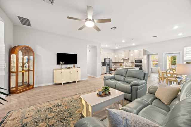 2005 Stirling ST, Leander, TX 78641