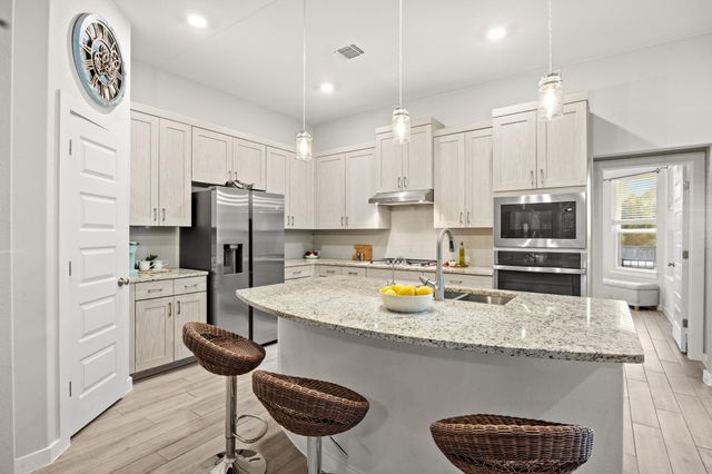 2005 Stirling ST, Leander, TX 78641