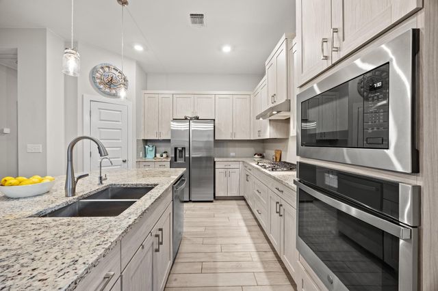 2005 Stirling ST, Leander, TX 78641