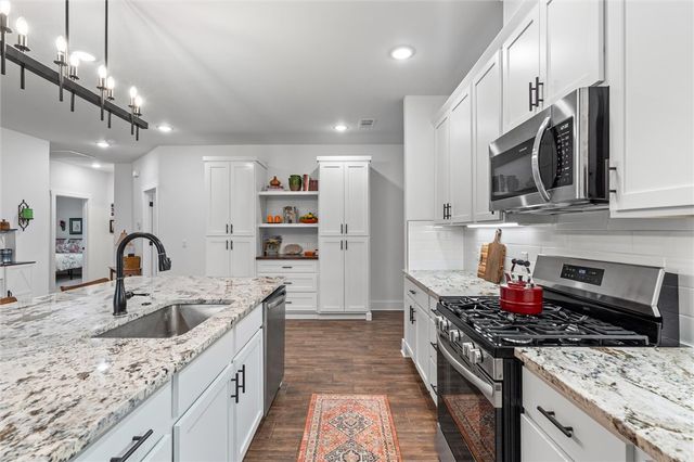 82 N Sheep Dog Avenue, Farmington, AR 72730