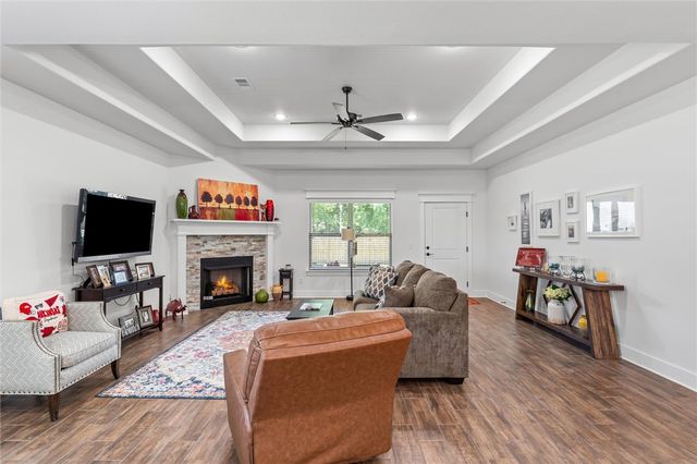 82 N Sheep Dog Avenue, Farmington, AR 72730