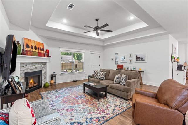 82 N Sheep Dog Avenue, Farmington, AR 72730