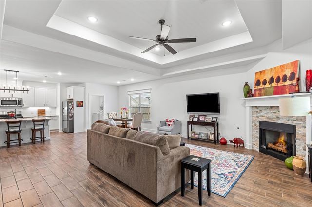 82 N Sheep Dog Avenue, Farmington, AR 72730