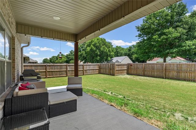 82 N Sheep Dog Avenue, Farmington, AR 72730