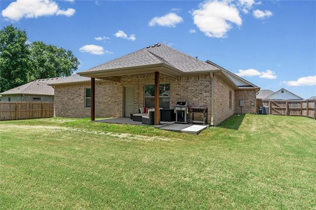 82 N Sheep Dog Avenue, Farmington, AR 72730