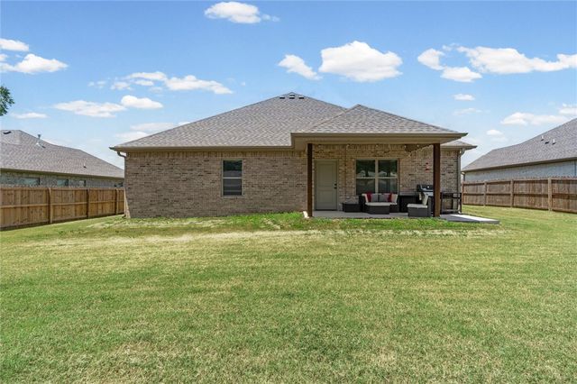 82 N Sheep Dog Avenue, Farmington, AR 72730