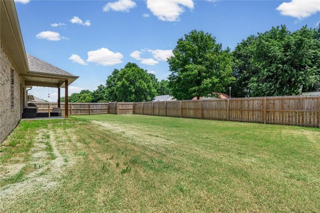 82 N Sheep Dog Avenue, Farmington, AR 72730