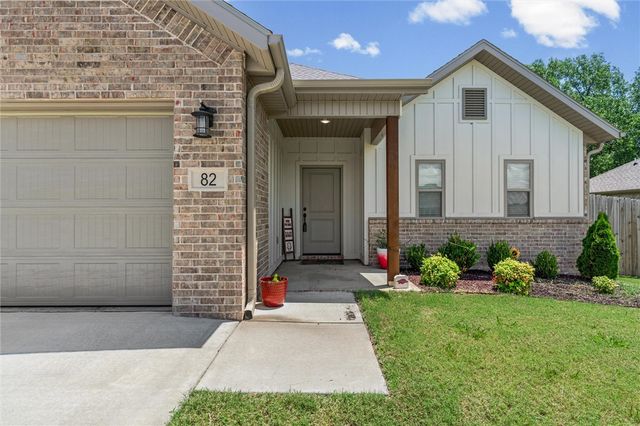 82 N Sheep Dog Avenue, Farmington, AR 72730