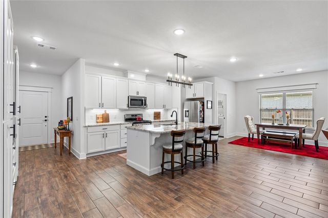 82 N Sheep Dog Avenue, Farmington, AR 72730