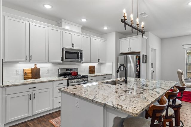 82 N Sheep Dog Avenue, Farmington, AR 72730