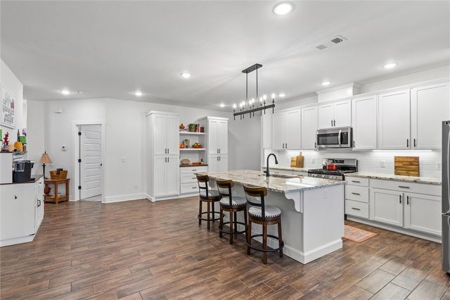 82 N Sheep Dog Avenue, Farmington, AR 72730
