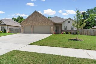 82 N Sheep Dog Avenue, Farmington, AR 72730