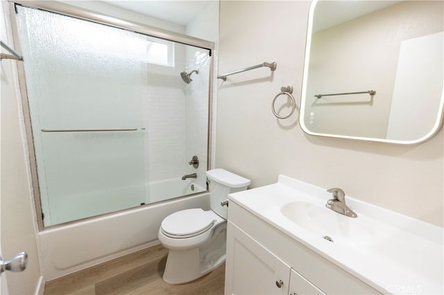 581 W Alton G, Santa Ana, CA 92707