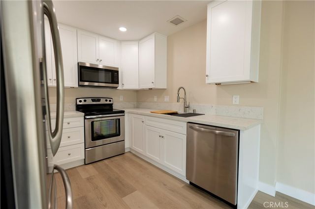 581 W Alton G, Santa Ana, CA 92707