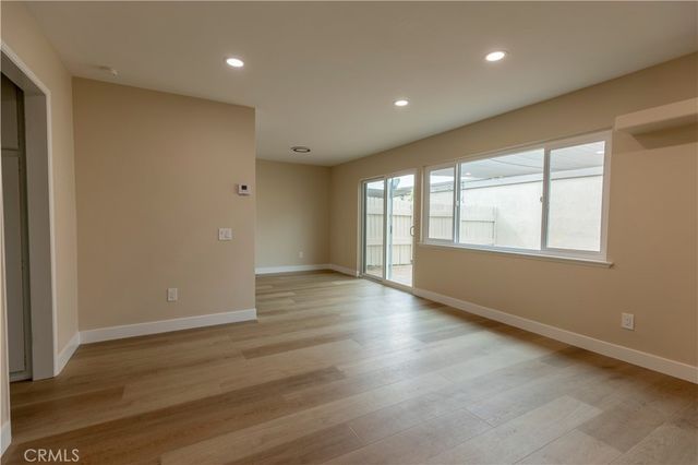 581 W Alton G, Santa Ana, CA 92707