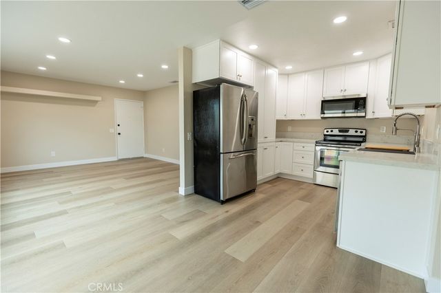 581 W Alton G, Santa Ana, CA 92707