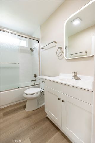 581 W Alton G, Santa Ana, CA 92707