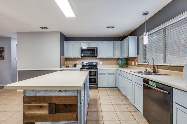 417 Niagara Falls Drive, Anna, TX 75409