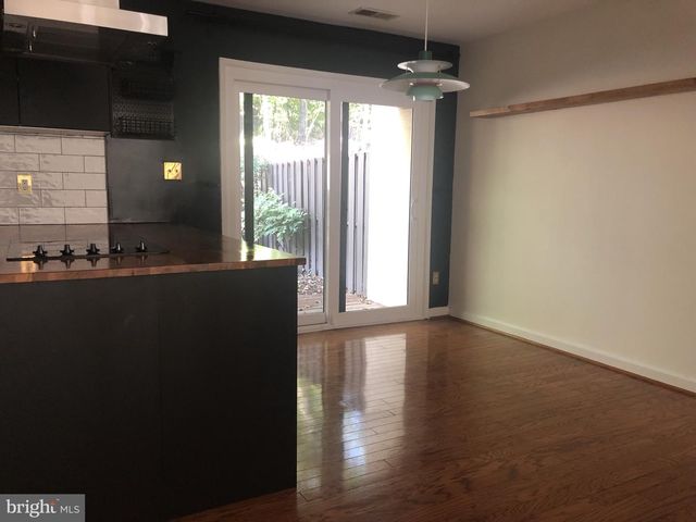 2254 COPPERSMITH SQ, Reston, VA 20191