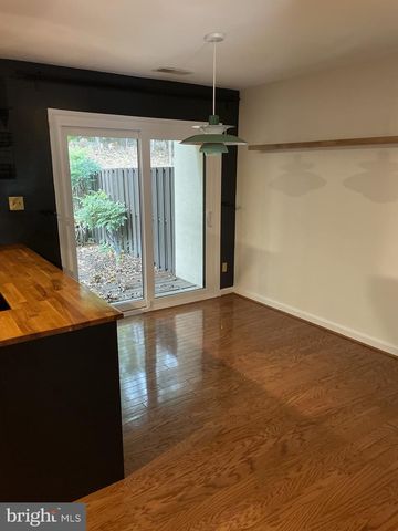 2254 COPPERSMITH SQ, Reston, VA 20191