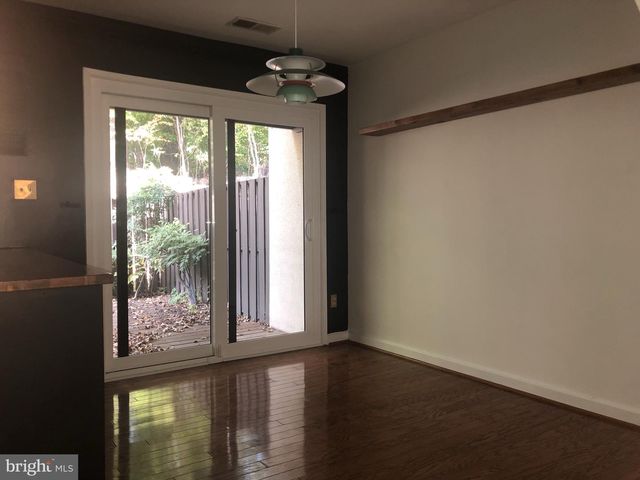 2254 COPPERSMITH SQ, Reston, VA 20191