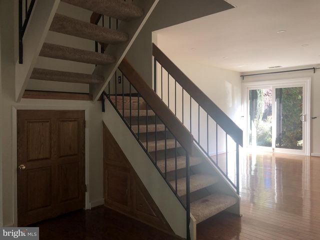 2254 COPPERSMITH SQ, Reston, VA 20191