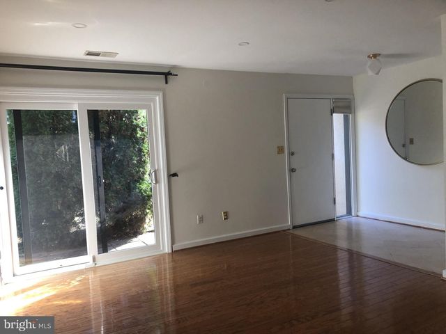 2254 COPPERSMITH SQ, Reston, VA 20191