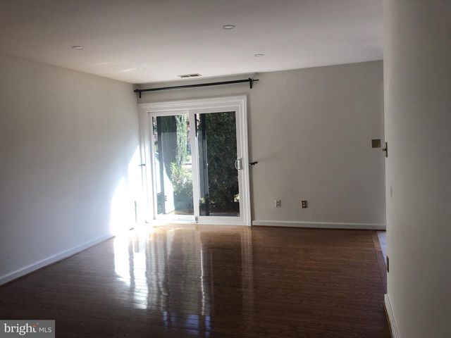 2254 COPPERSMITH SQ, Reston, VA 20191