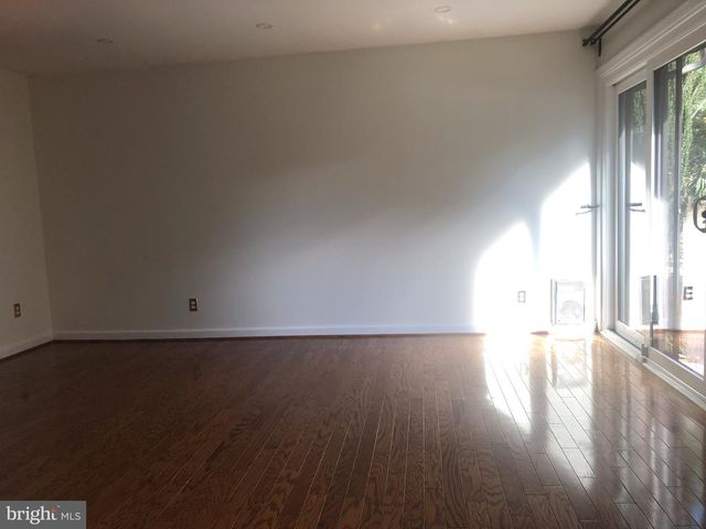 2254 COPPERSMITH SQ, Reston, VA 20191