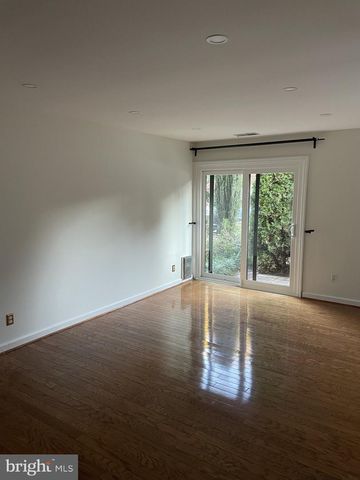 2254 COPPERSMITH SQ, Reston, VA 20191