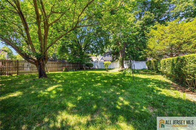 25 Home Street, Metuchen, NJ 08840