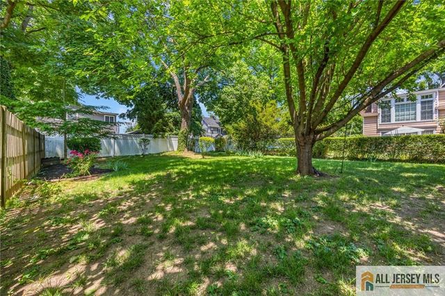25 Home Street, Metuchen, NJ 08840