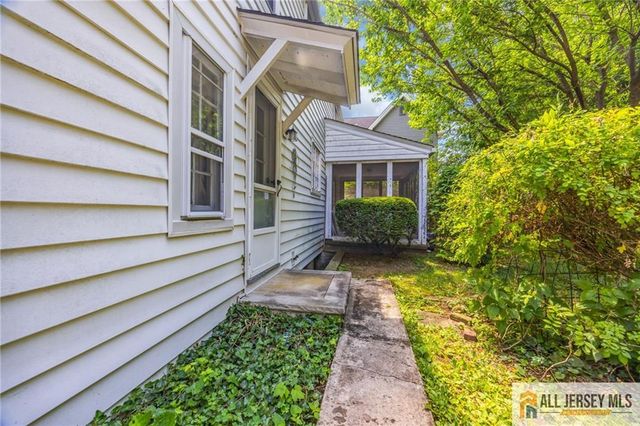 25 Home Street, Metuchen, NJ 08840