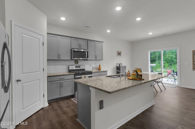 2005 Ella Bengel Drive, New Bern, NC 28562