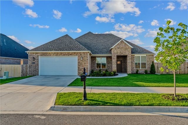 2967 N Grey Squirrel Drive, Fayetteville, AR 72704