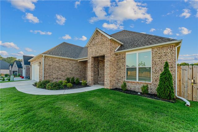 2967 N Grey Squirrel Drive, Fayetteville, AR 72704