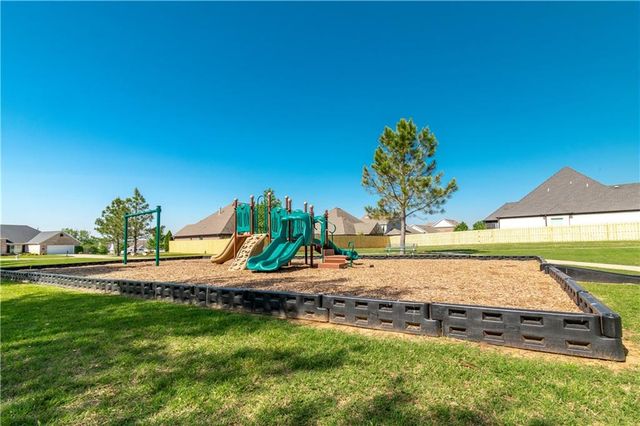 2967 N Grey Squirrel Drive, Fayetteville, AR 72704