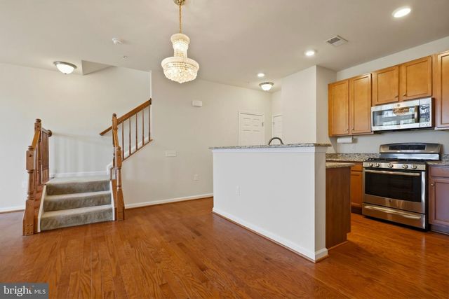43487 TOWN GATE SQ, Chantilly, VA 20152