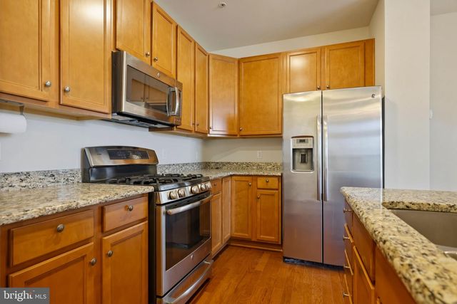 43487 TOWN GATE SQ, Chantilly, VA 20152