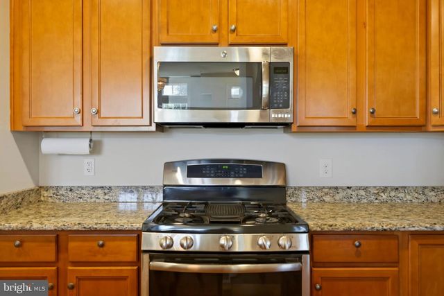 43487 TOWN GATE SQ, Chantilly, VA 20152