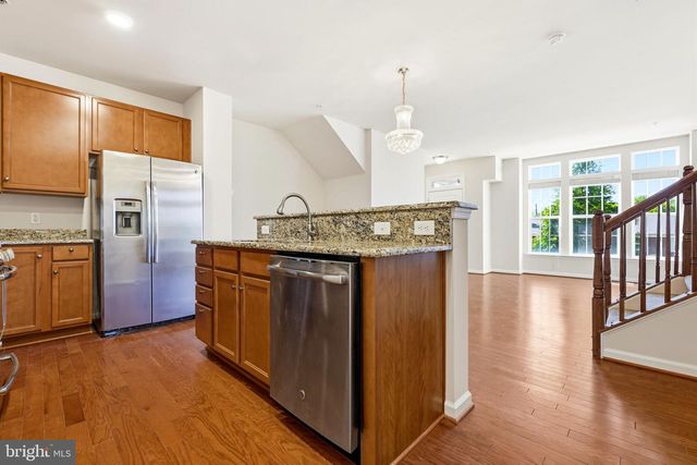 43487 TOWN GATE SQ, Chantilly, VA 20152