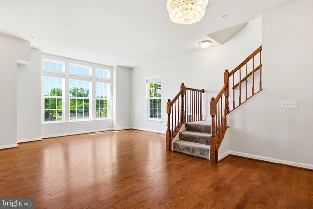 43487 TOWN GATE SQ, Chantilly, VA 20152