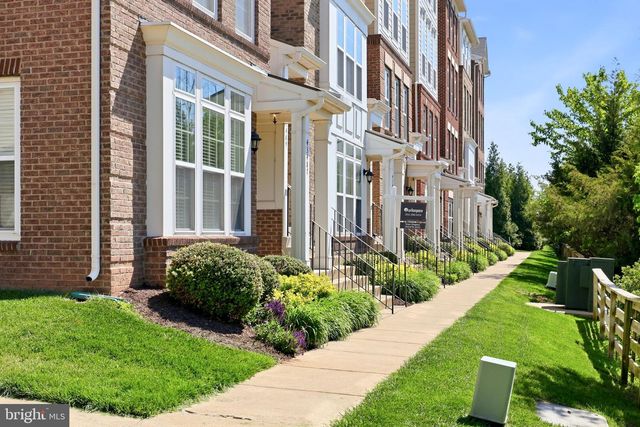 43487 TOWN GATE SQ, Chantilly, VA 20152