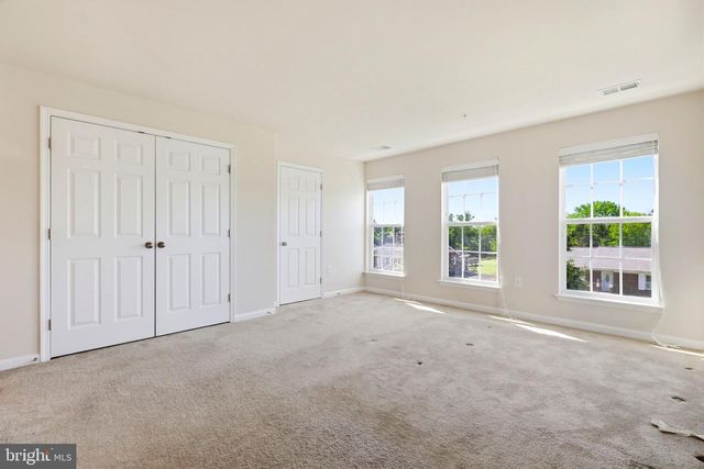 43487 TOWN GATE SQ, Chantilly, VA 20152