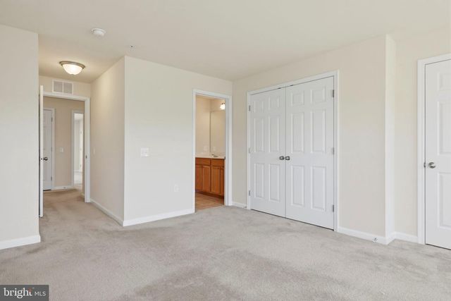 43487 TOWN GATE SQ, Chantilly, VA 20152